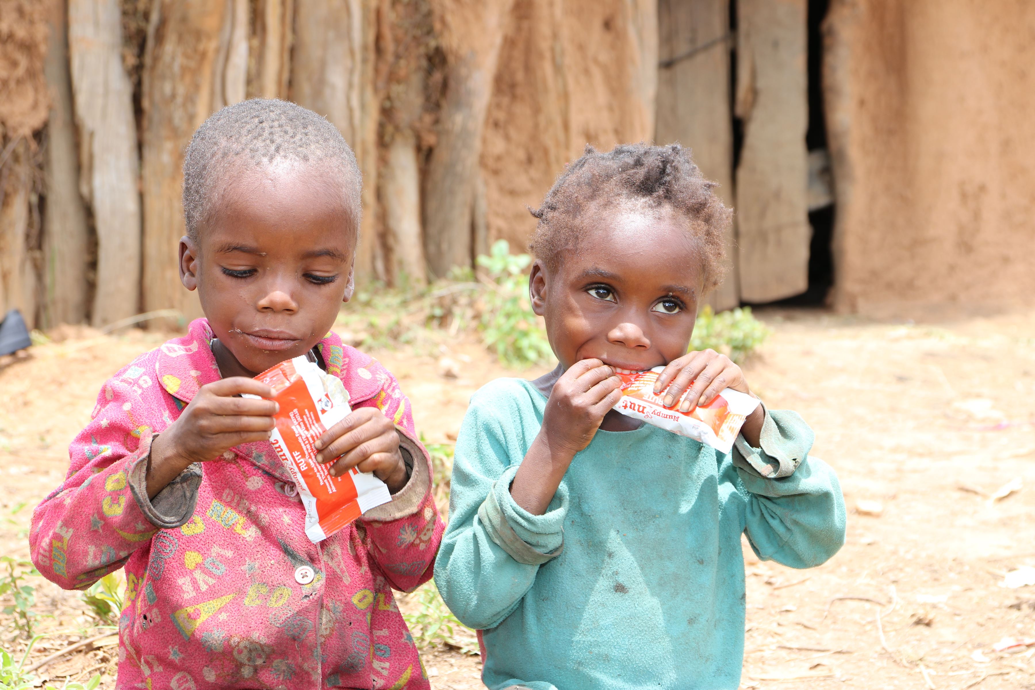 Children eating therapeutic food
